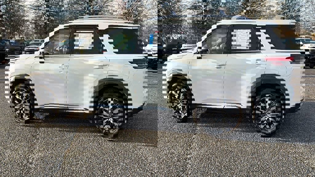 Used 2022 Nissan Pathfinder Platinum image 8