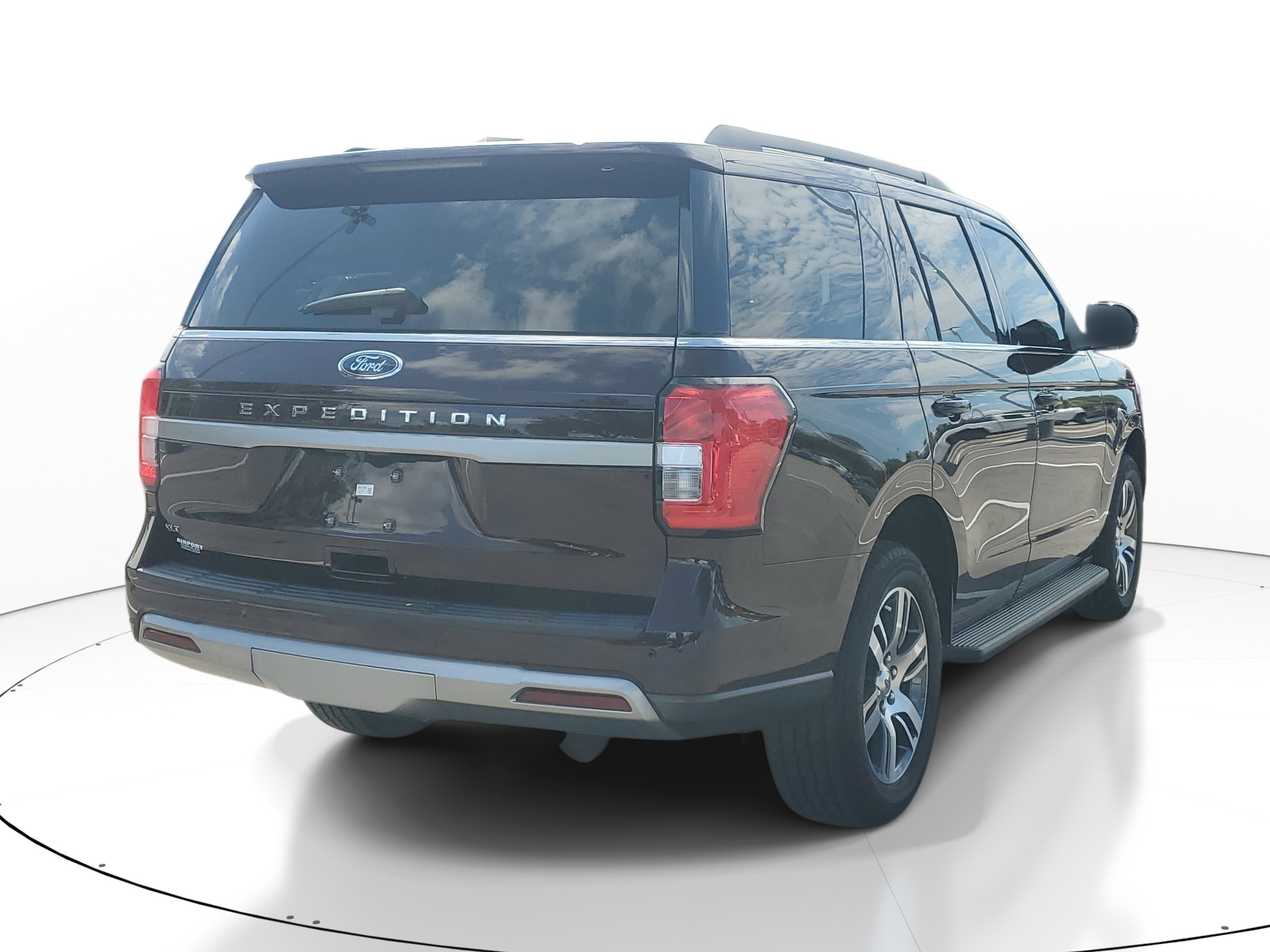 Used 2024 Ford Expedition XLT RWD image 5