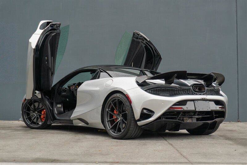 Used 2024 McLaren 750S Spider image 13