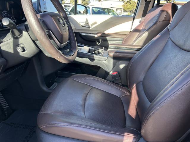 Certified 2023 Toyota Sienna Platinum image 11