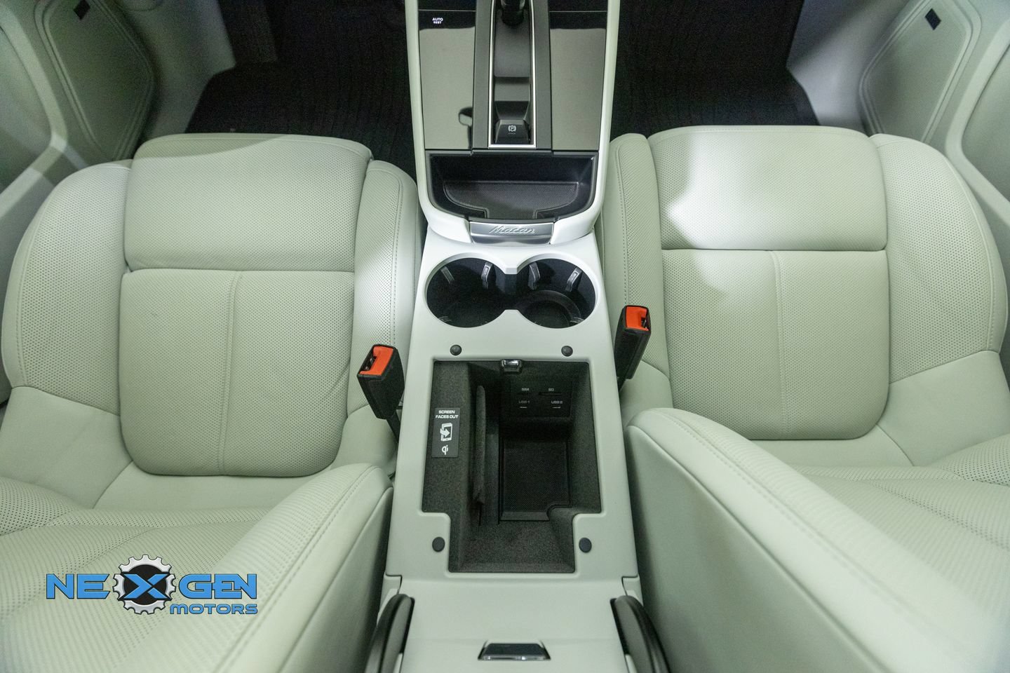 Used 2024 Porsche Macan AWD/4WD image 34