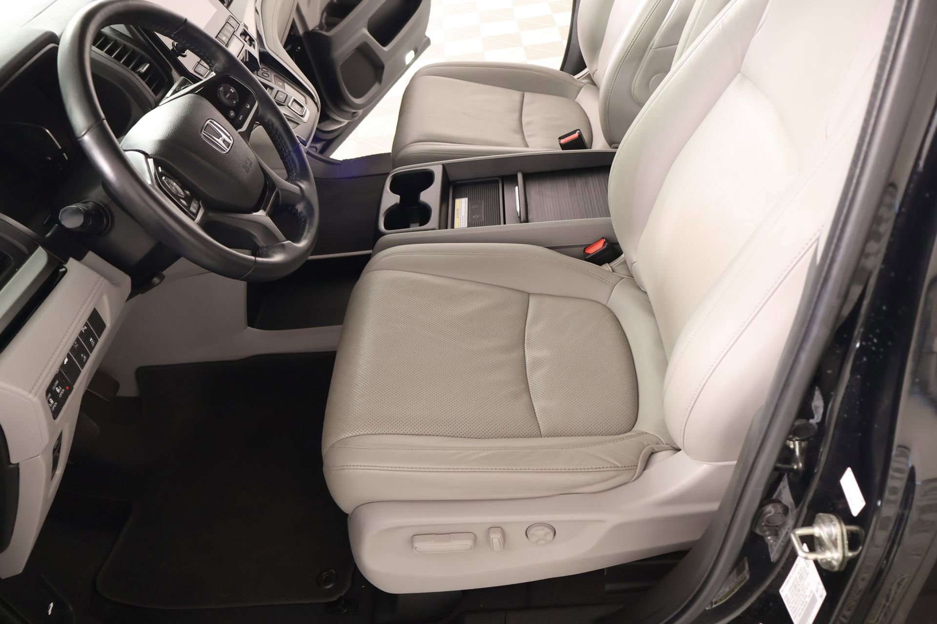 Used 2020 Honda Odyssey Elite image 11