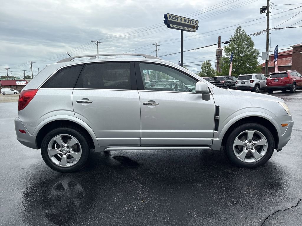 Used 2014 Chevrolet Captiva Sport LT FWD image 4