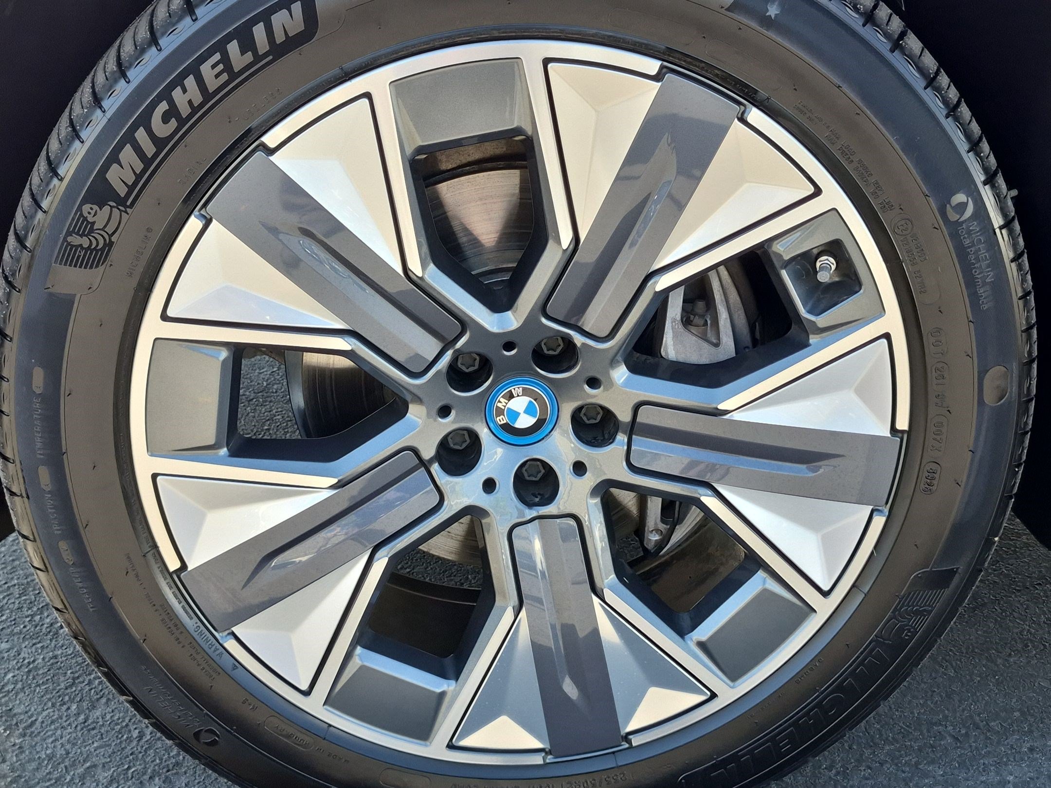 Certified 2024 BMW iX xDrive50 w/ Premium Package AWD/4WD image 13