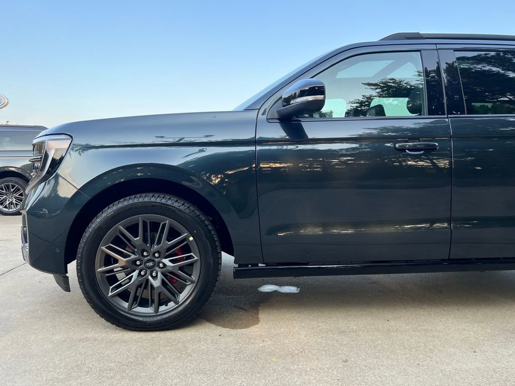New 2025 Ford Expedition Platinum w/ Stealth Performance Package image 37