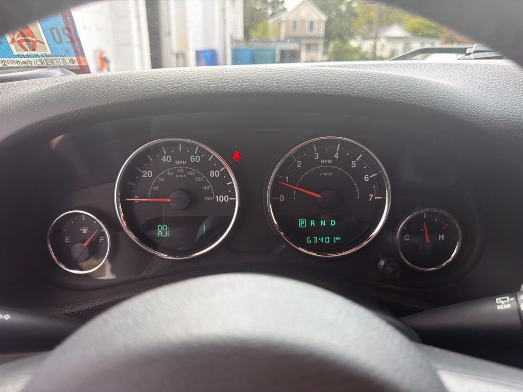 Used 2018 Jeep Wrangler Sahara w/ Connectivity Group AWD/4WD image 19