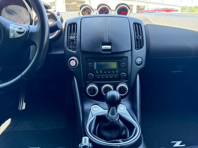 Used 2017 Nissan 370Z Coupe RWD image 22
