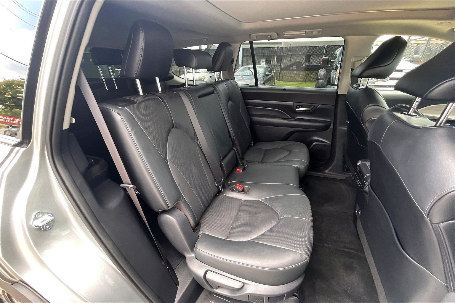 Used 2024 Toyota Grand Highlander AWD image 32