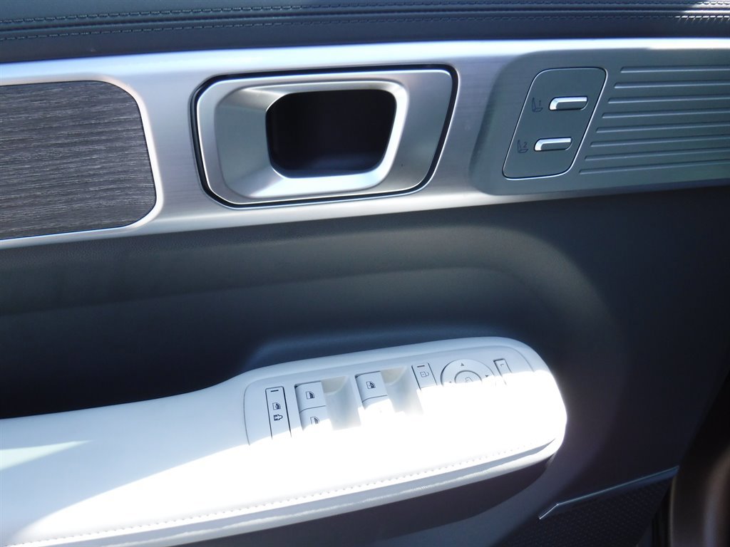 Used 2024 Hyundai Santa Fe Limited image 11