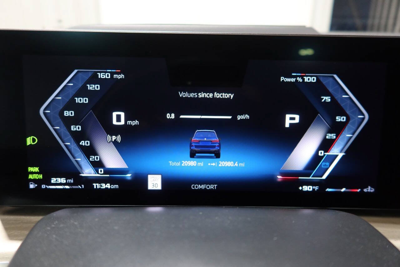 Used 2025 BMW X7 M60i AWD/4WD image 23