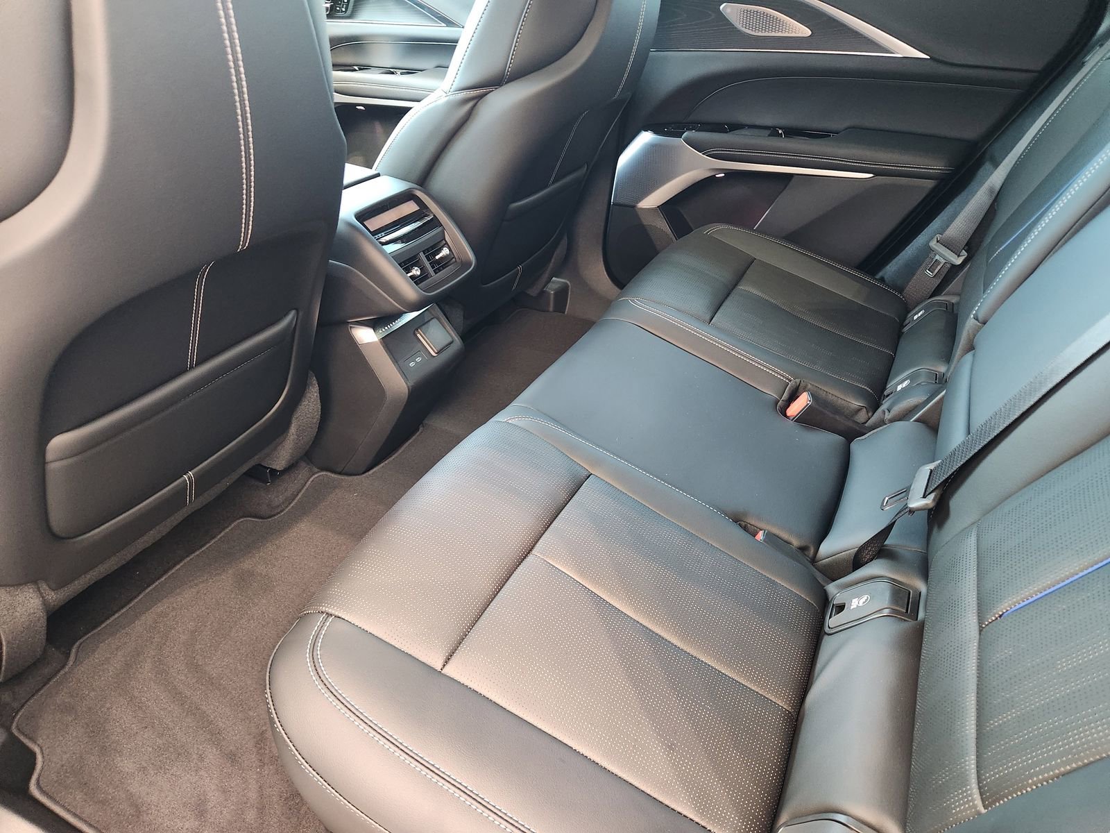 New 2026 Cadillac Lyriq V image 26