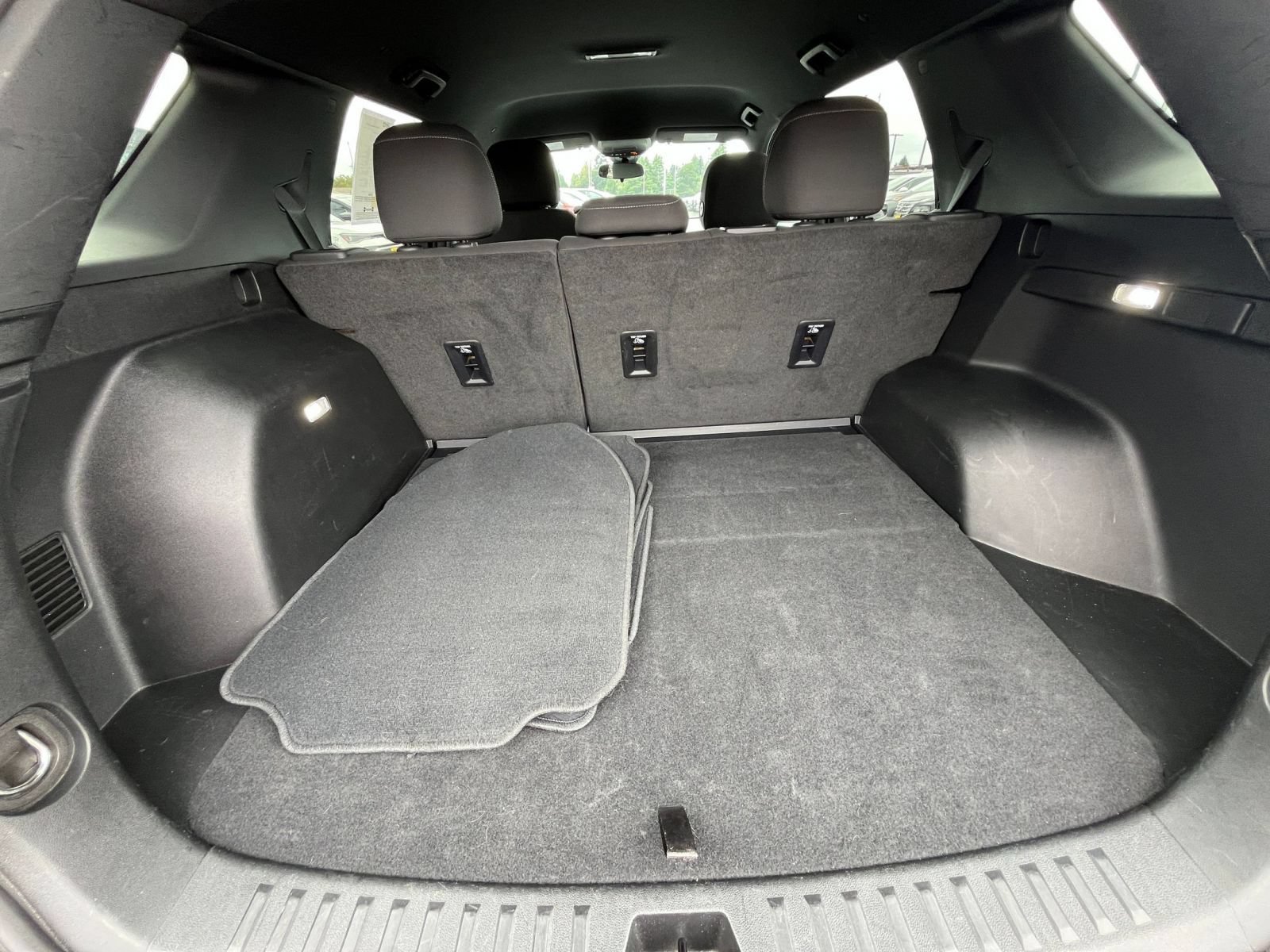 Used 2025 Chevrolet Equinox LT FWD image 31
