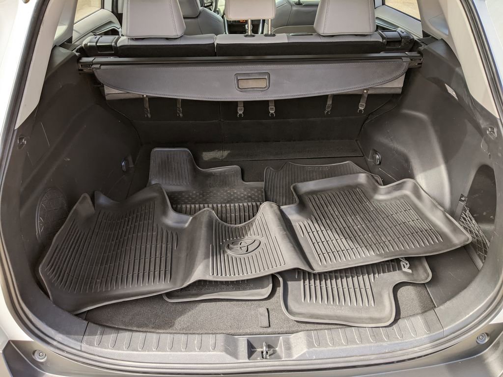 Used 2019 Toyota RAV4 Limited w/ Advanced Technology Package image 27