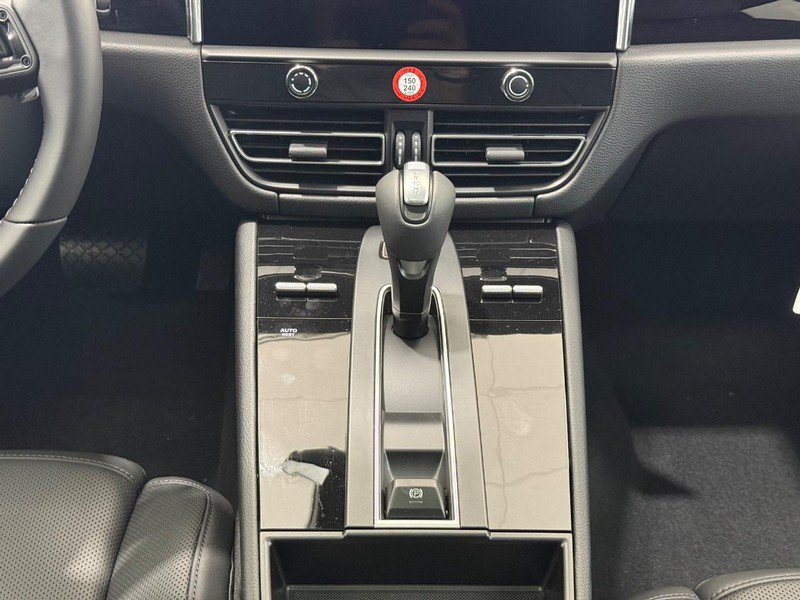 New 2026 Porsche Macan AWD/4WD image 15