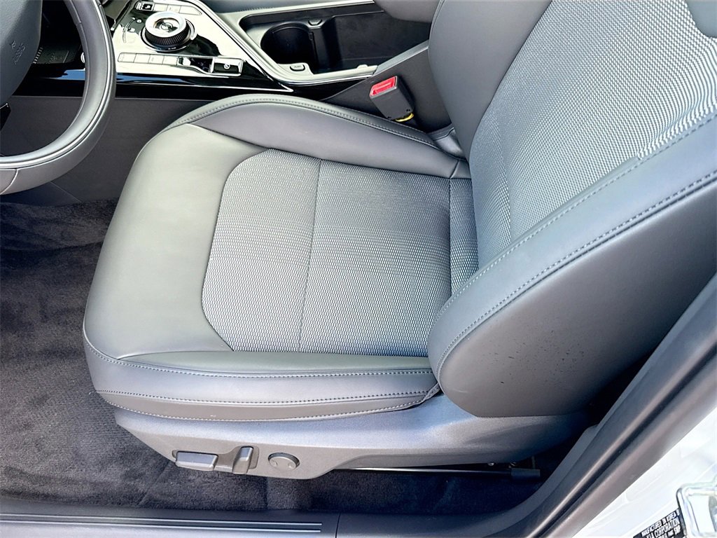 Used 2025 Kia Niro Wind w/ Wind Preserve Package image 21