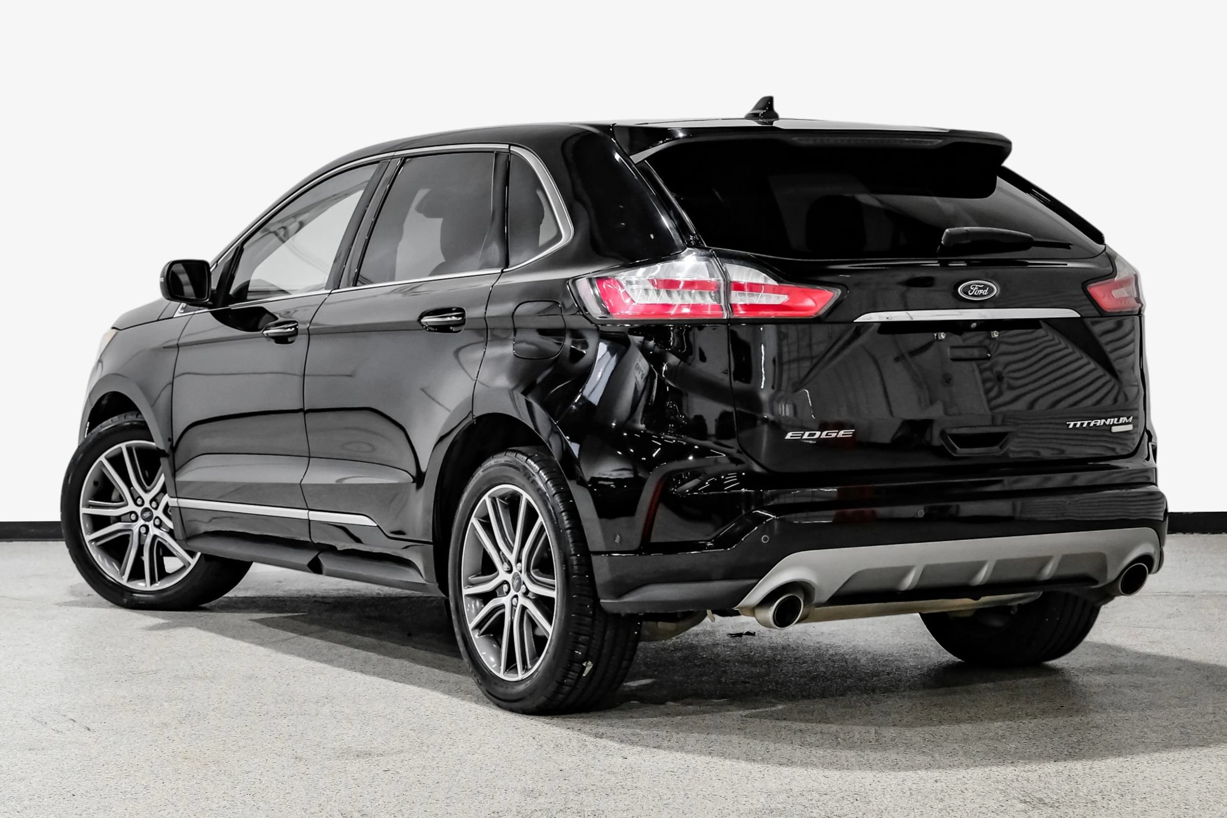 Used 2019 Ford Edge Titanium w/ Equipment Group 301A FWD image 8