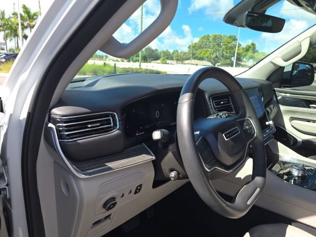 Used 2022 Jeep Wagoneer Series III w/ Premium Group I AWD/4WD image 12