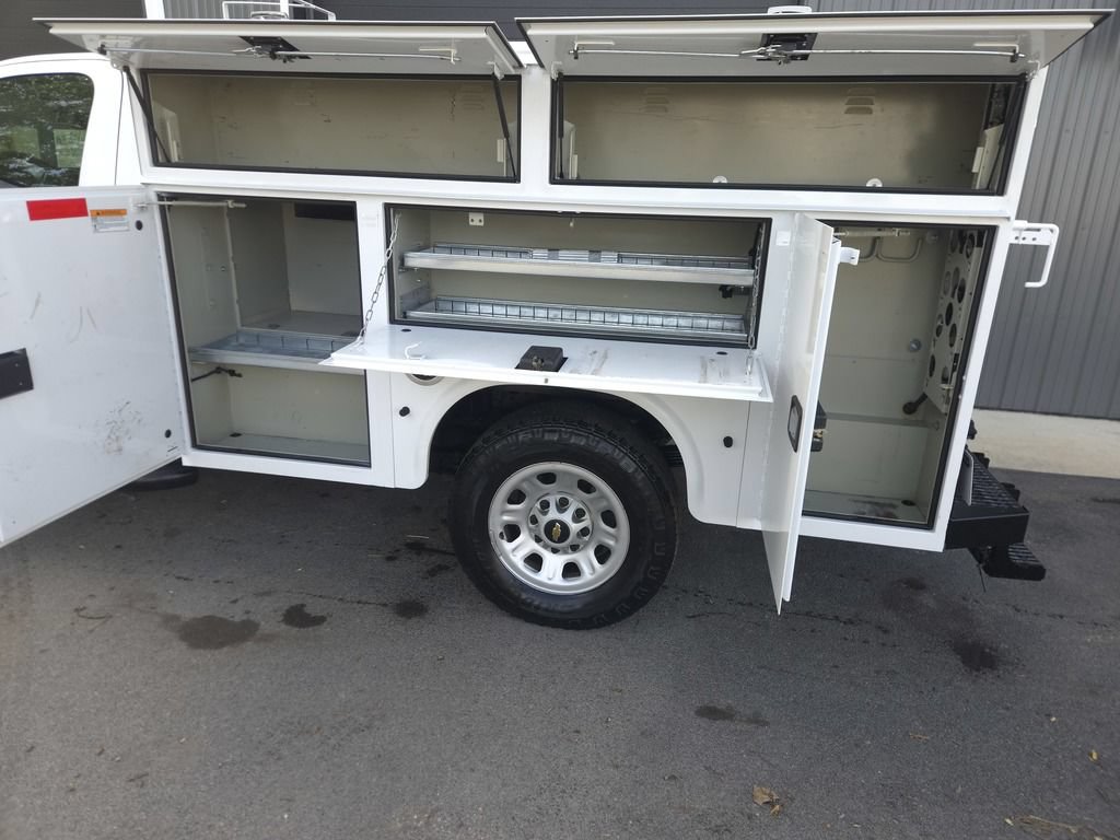 Used 2018 Chevrolet Silverado 3500 W/T AWD/4WD image 4