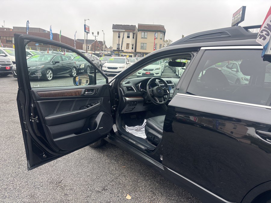 Used 2019 Subaru Outback 2.5i Limited AWD/4WD image 3