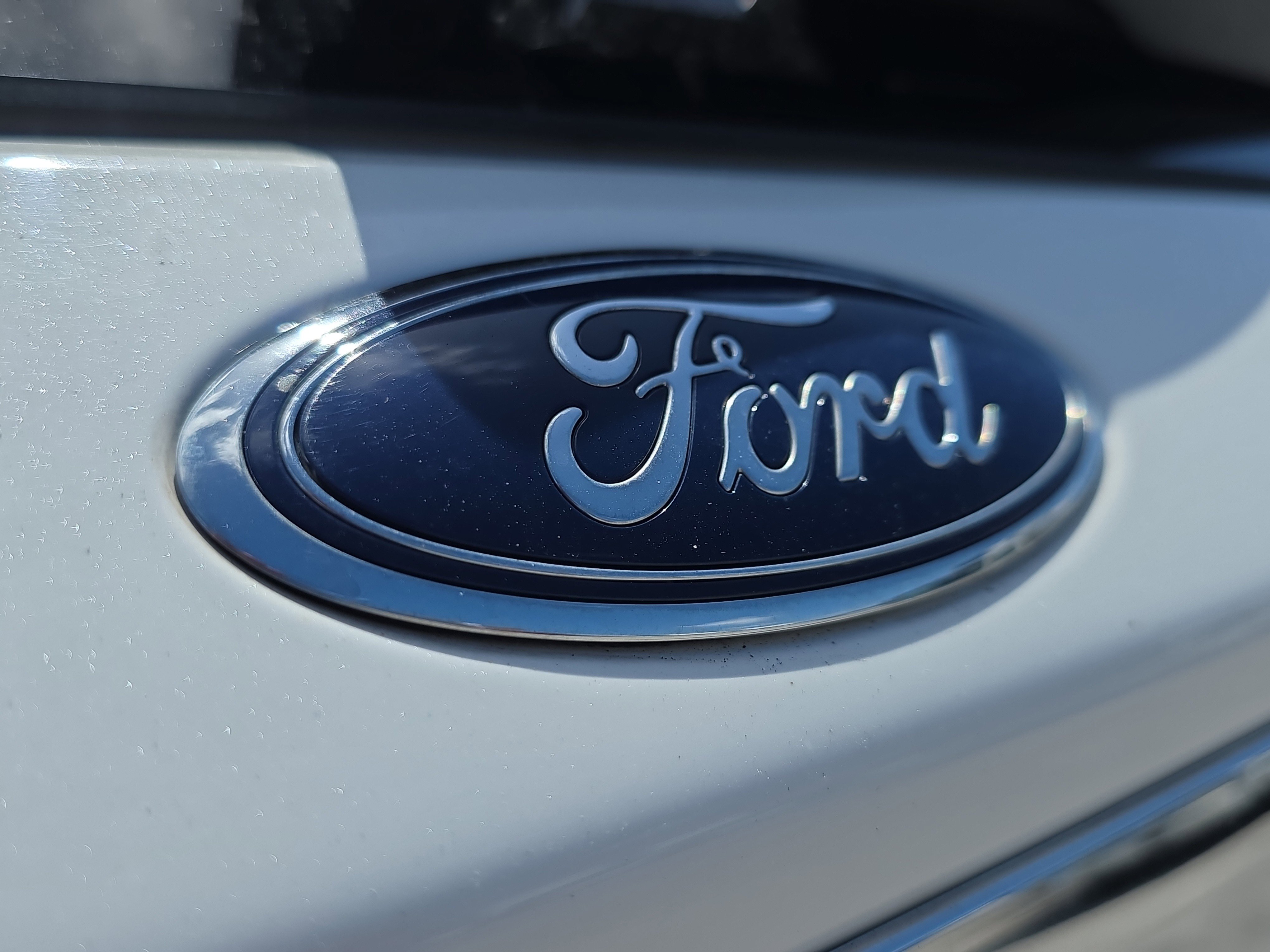 Used 2022 Ford Explorer XLT w/ Equipment Group 202A RWD image 9