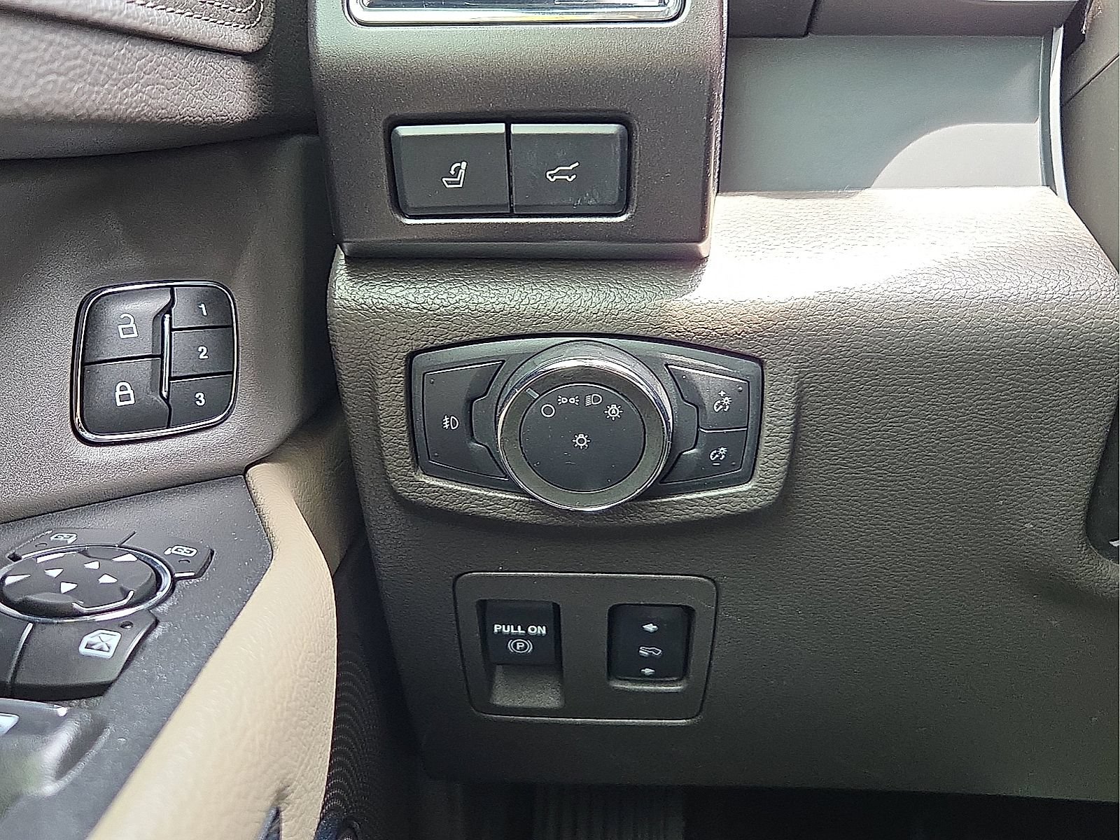 Used 2021 Ford Expedition Limited AWD/4WD image 22