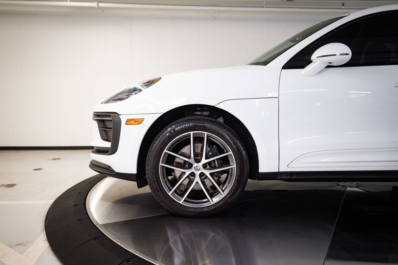 Certified 2023 Porsche Macan AWD/4WD image 11