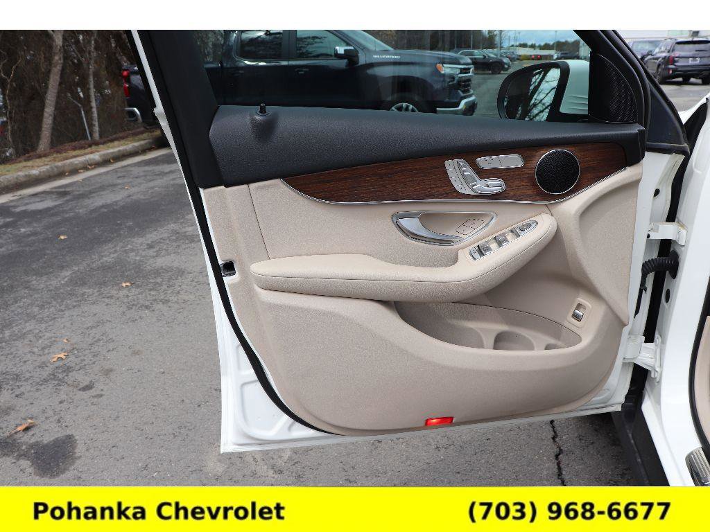 Used 2022 Mercedes-Benz GLC 300 4MATIC image 21