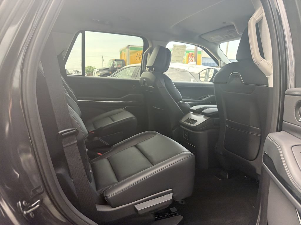 New 2027 Lincoln Navigator Premiere AWD/4WD image 8