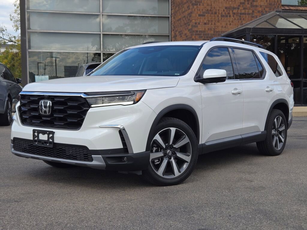 Used 2025 Honda Pilot Elite image 2