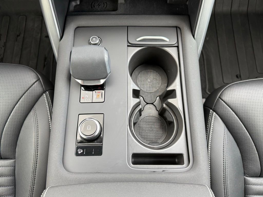 Certified 2025 Land Rover Discovery Dynamic SE AWD/4WD image 21