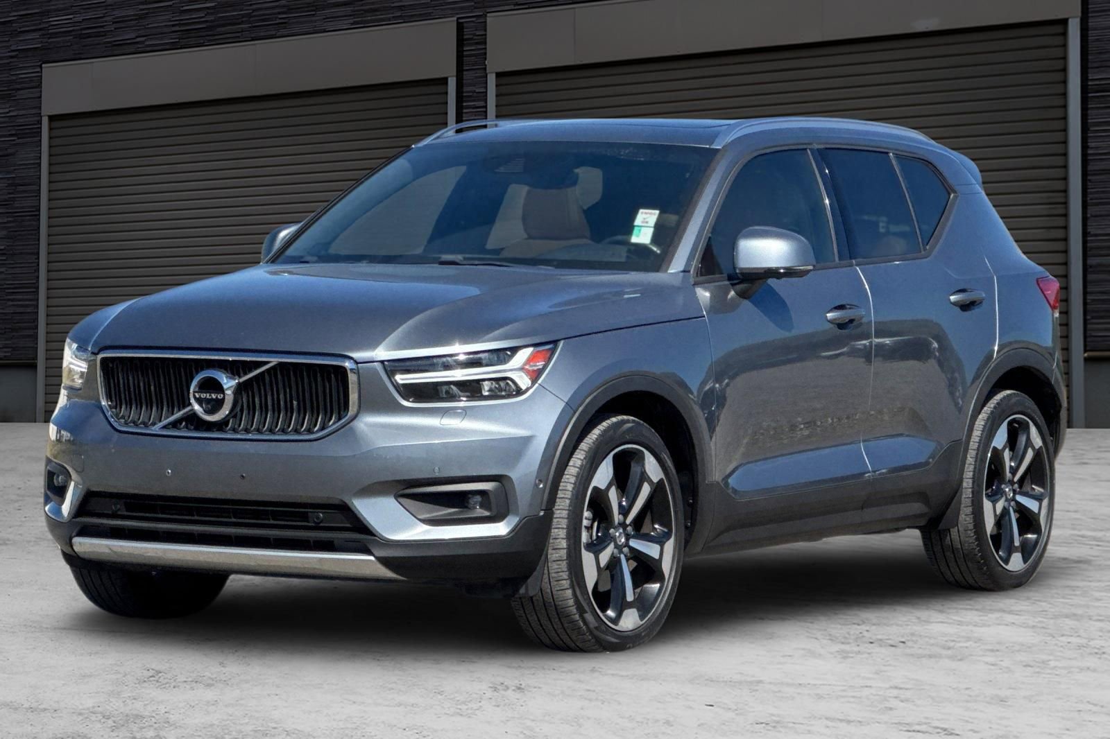 Used 2019 Volvo XC40 T5 Momentum image 9