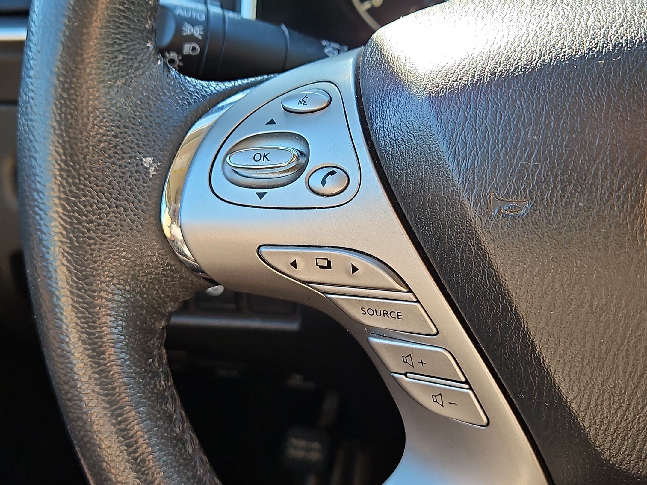 Used 2015 Nissan Murano Platinum w/ Platinum Technology Package AWD/4WD image 17