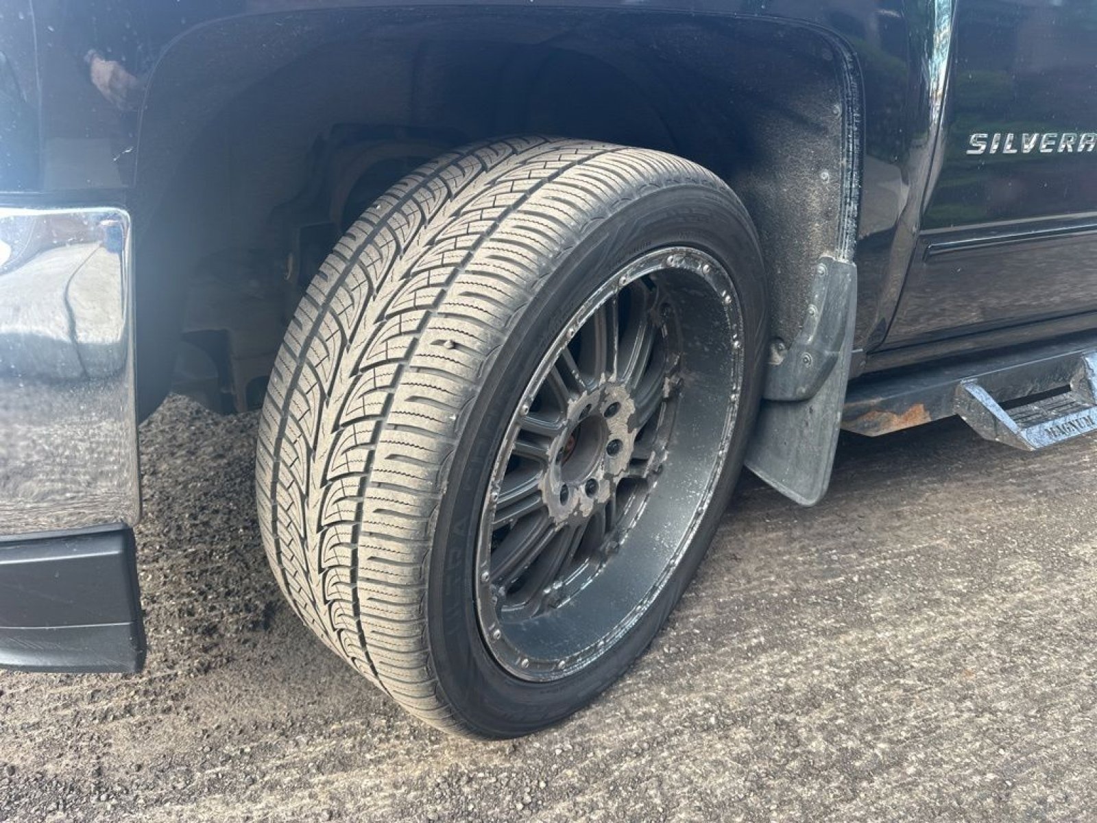 Used 2019 Chevrolet Silverado 1500 LT AWD/4WD image 4