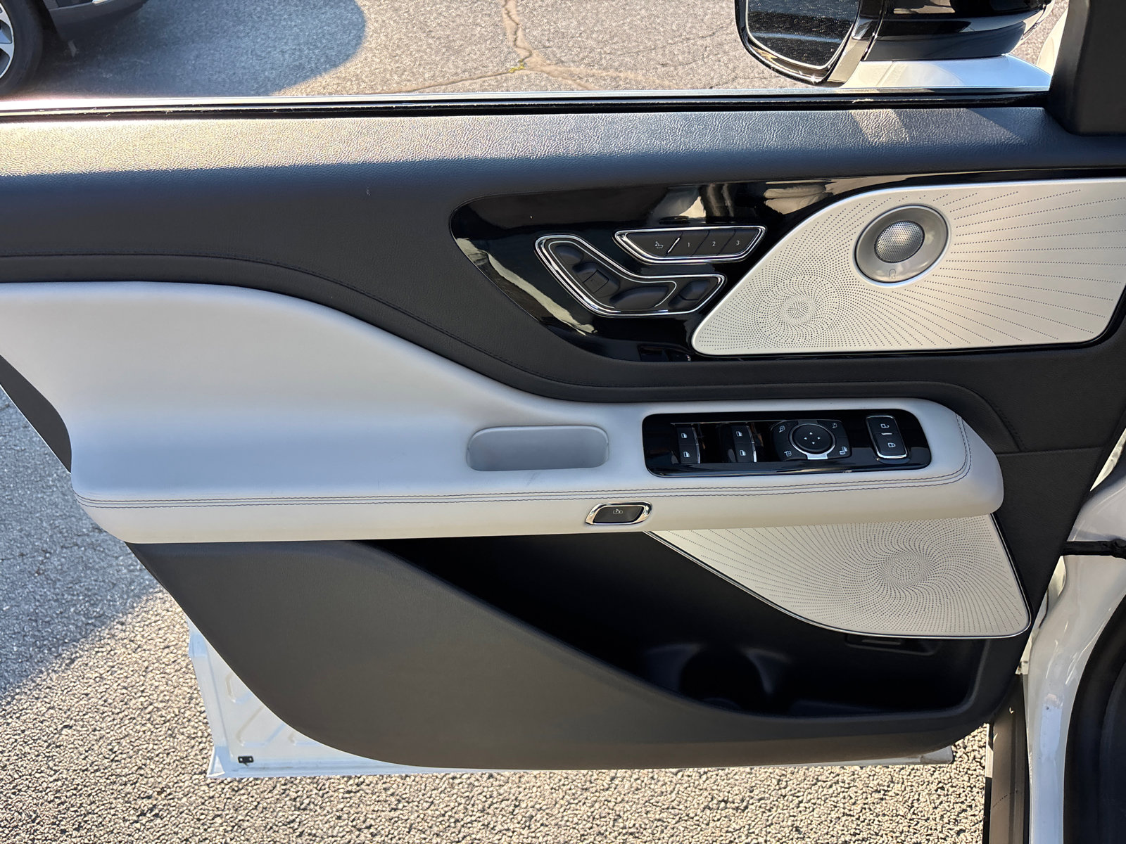 New 2026 Lincoln Aviator Reserve AWD/4WD image 11