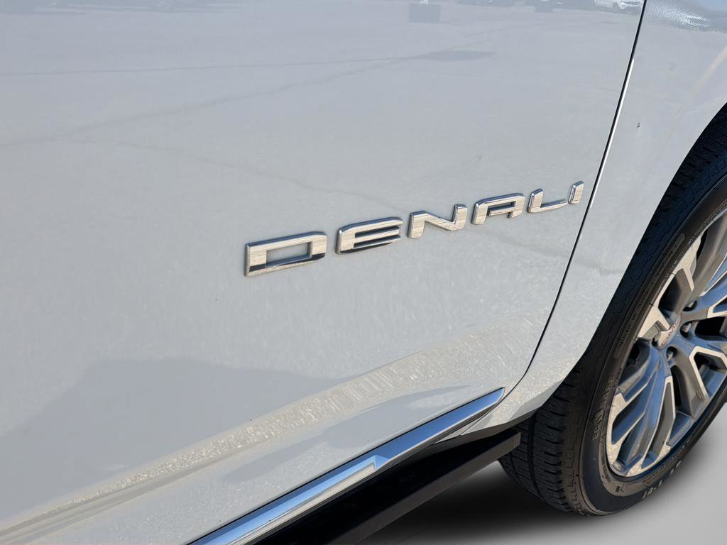 Used 2021 GMC Yukon Denali w/ Denali Premium Package image 10