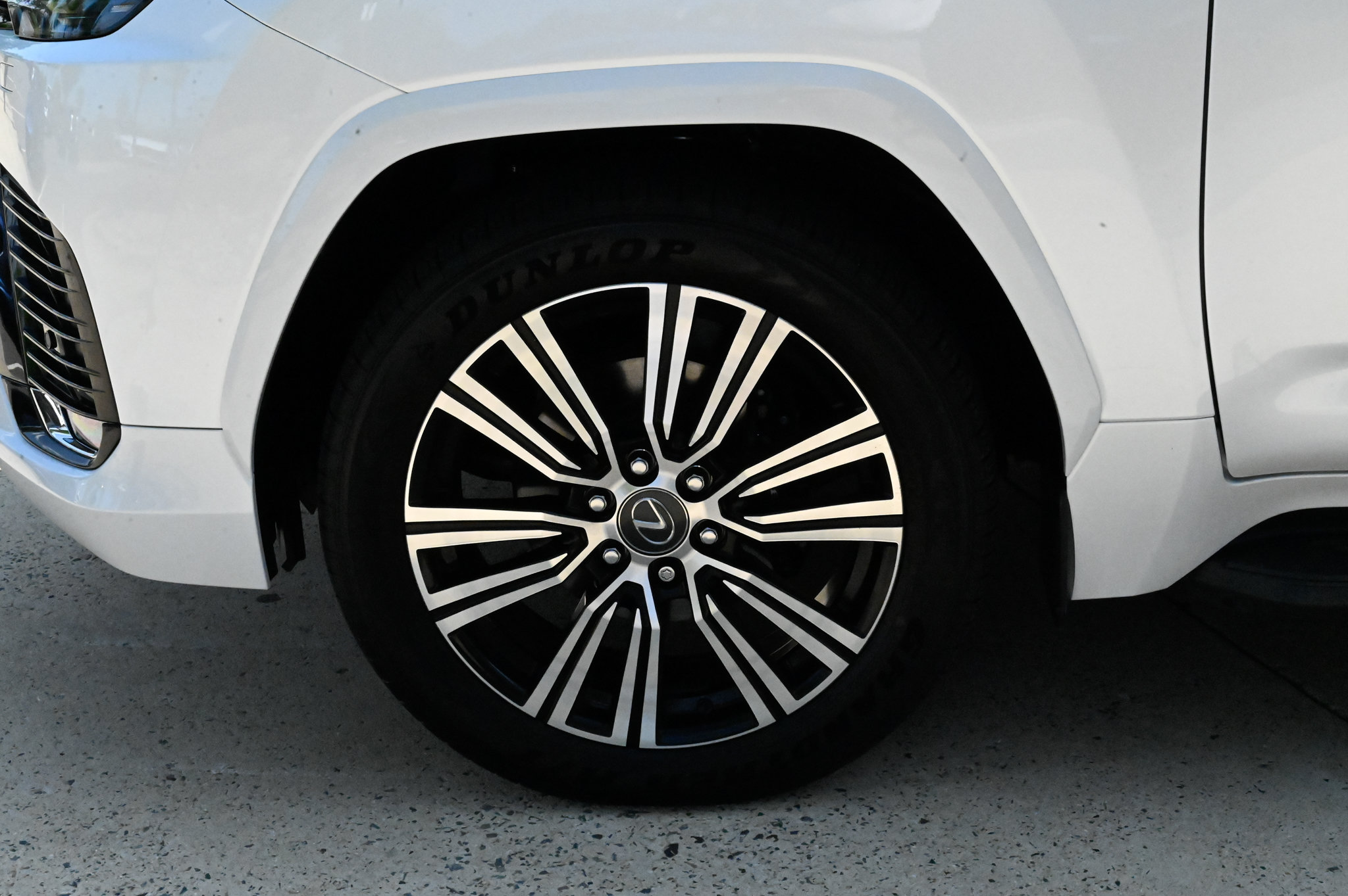 Used 2025 Lexus LX 600 4WD w/ Accessory Package (2T) image 9