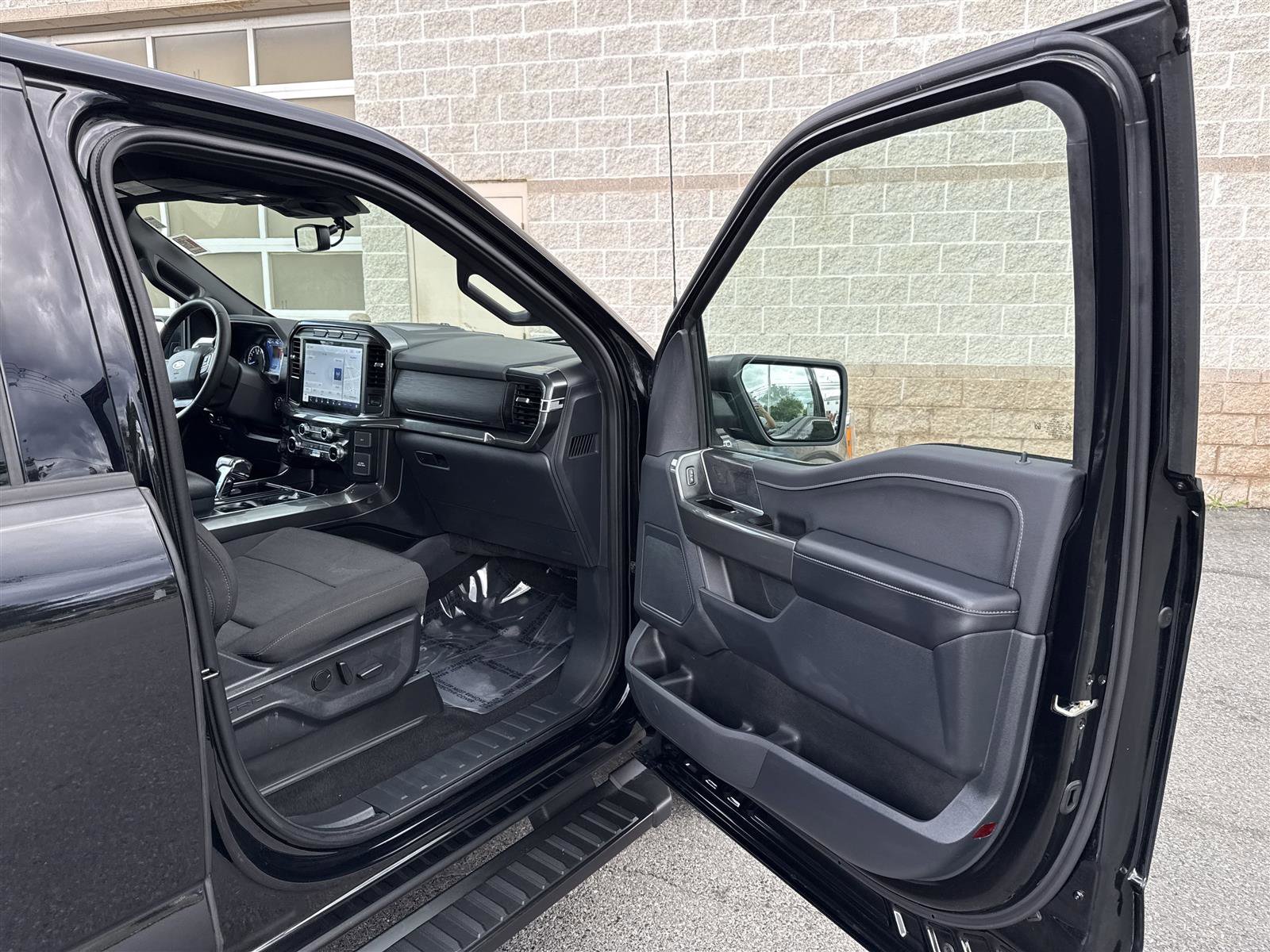 Used 2023 Ford F150 XLT w/ Equipment Group 302A High image 30