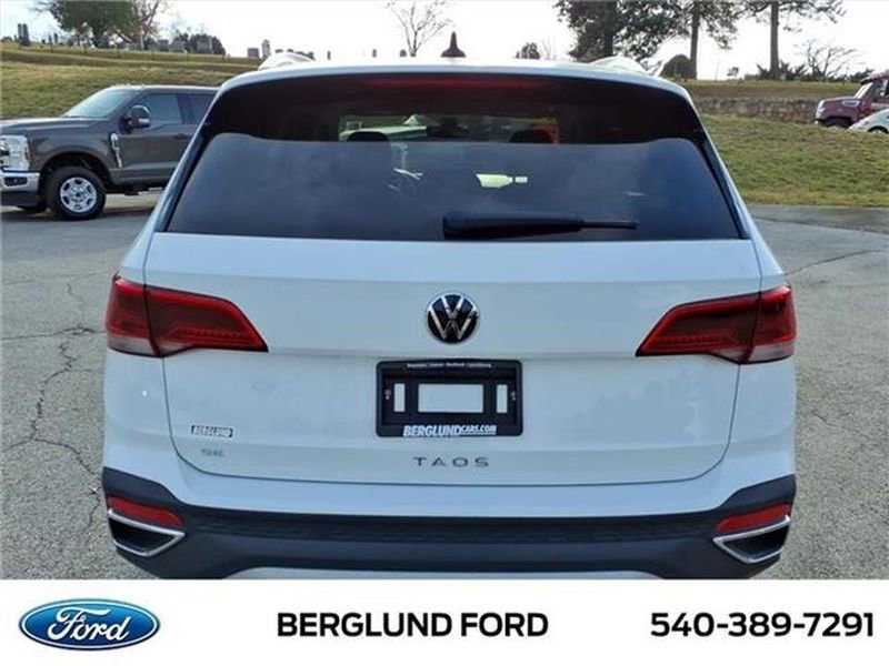 Used 2024 Volkswagen Taos SE image 6