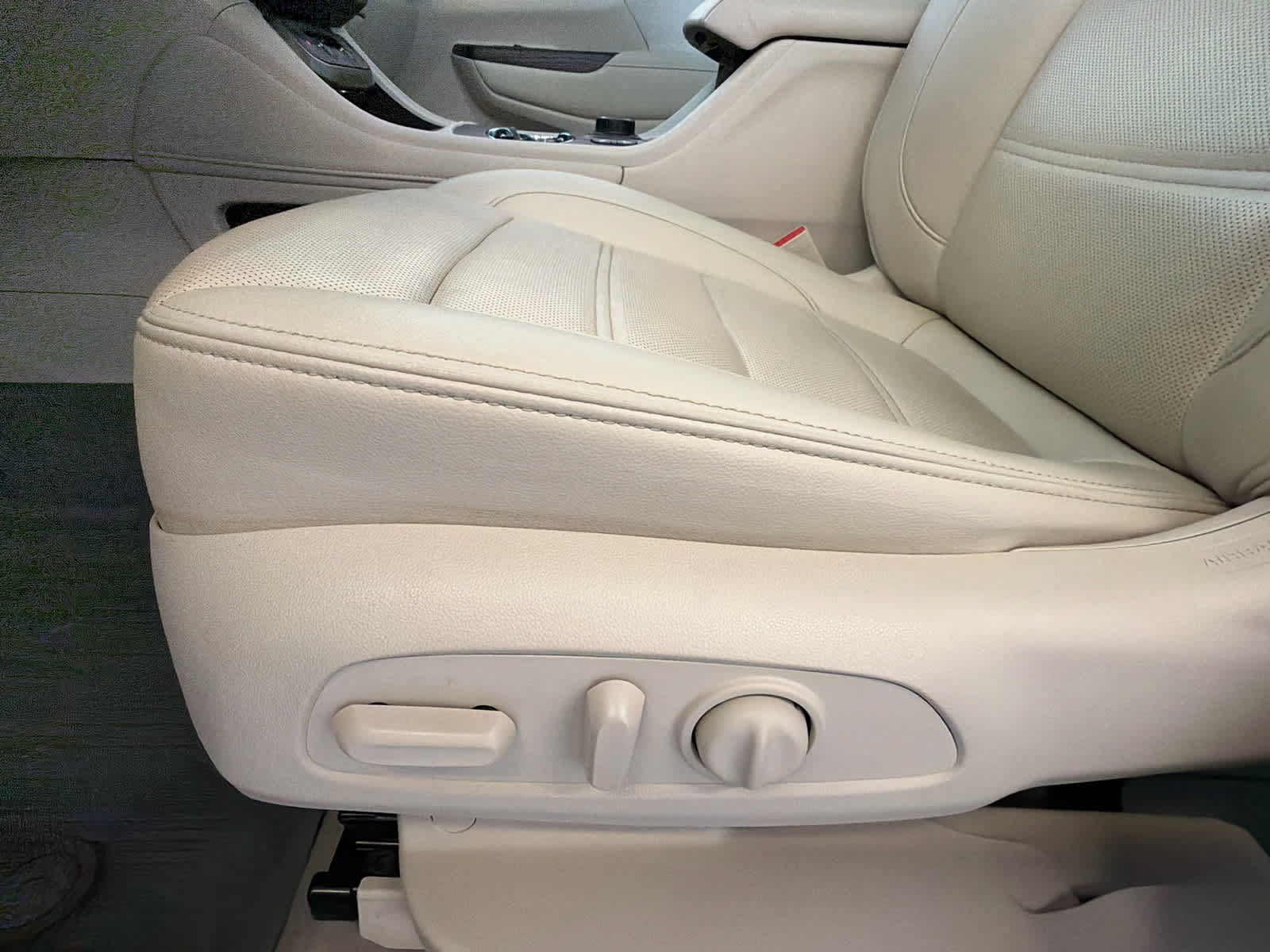 Used 2022 GMC Acadia Denali w/ LPO, Floor Liner Package FWD image 18