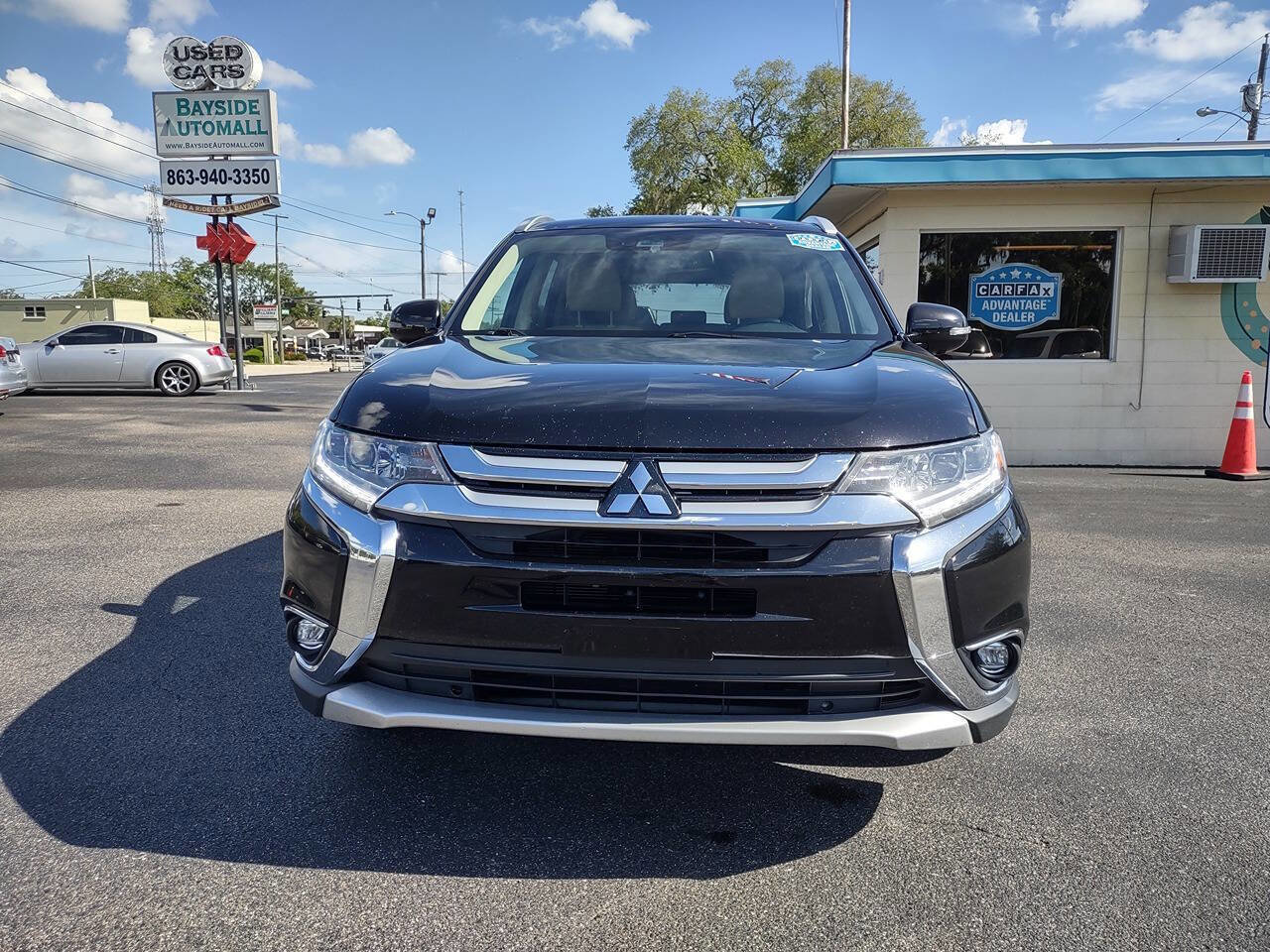 Used 2018 Mitsubishi Outlander SEL AWD/4WD image 2