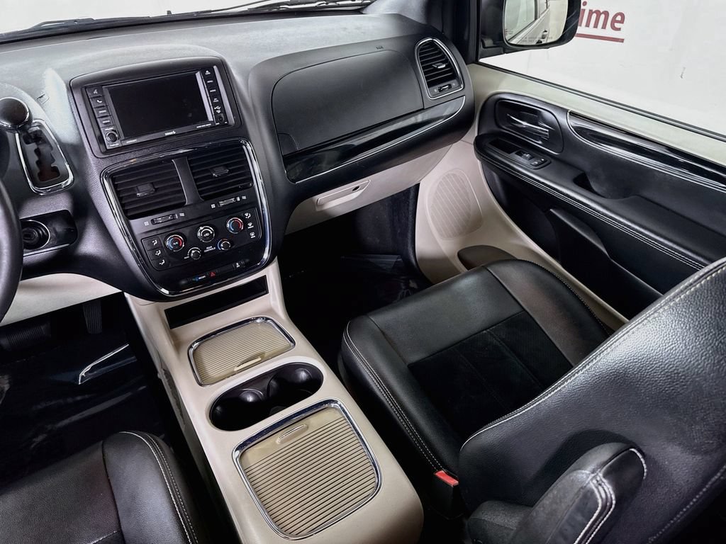 Used 2018 Dodge Grand Caravan SXT FWD image 25