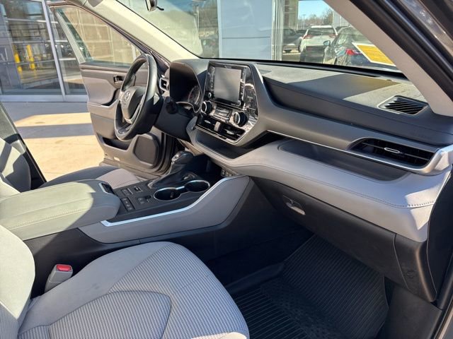 Used 2022 Toyota Highlander LE image 35