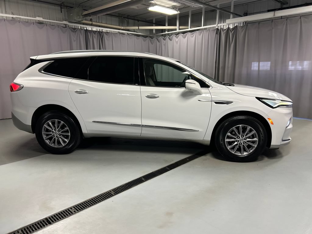 Used 2023 Buick Enclave Essence FWD image 8