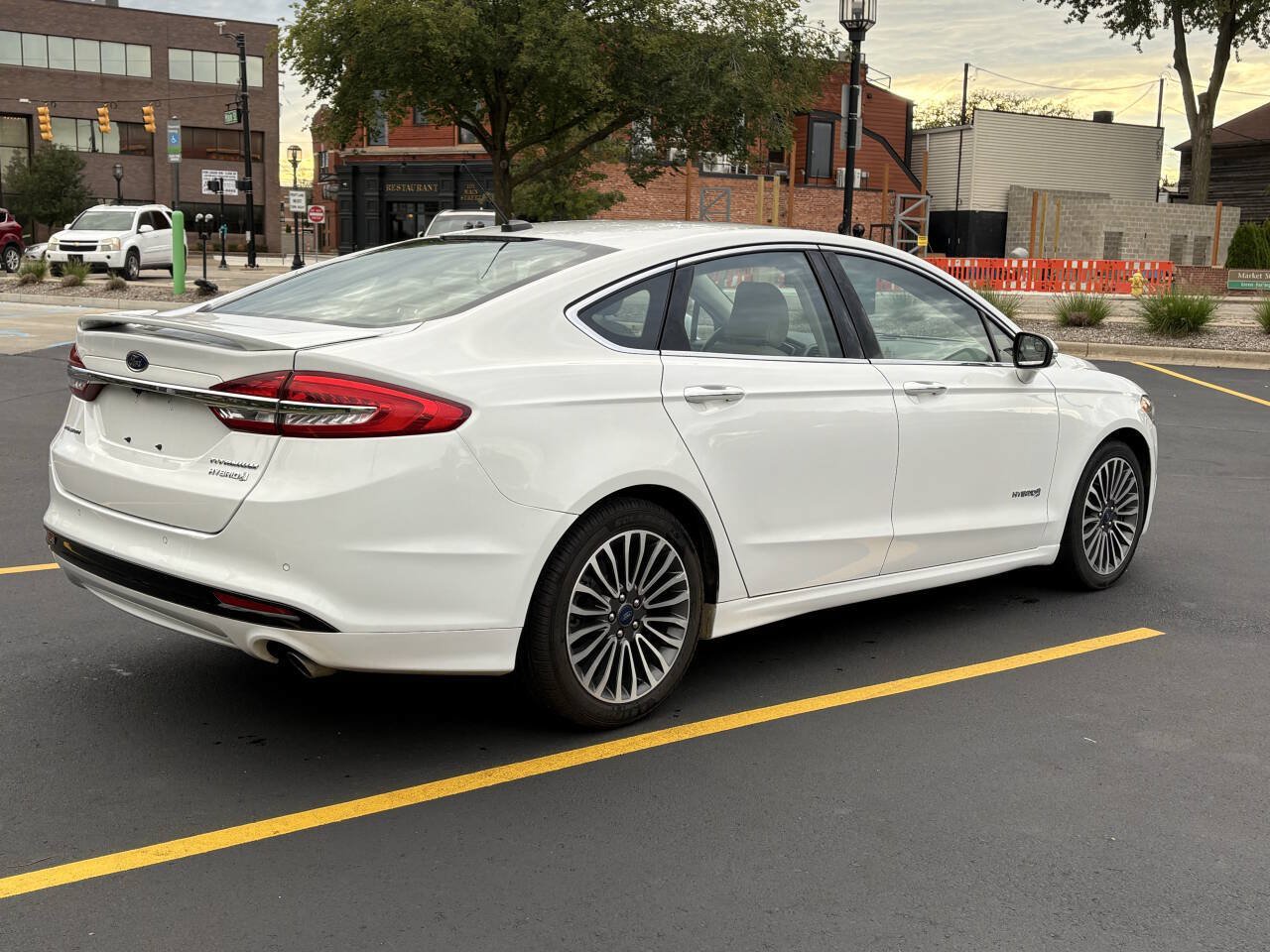 Used 2018 Ford Fusion Titanium FWD image 9