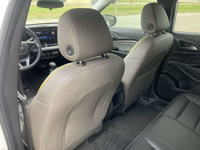 Used 2025 Chevrolet Trax ACTIV image 13