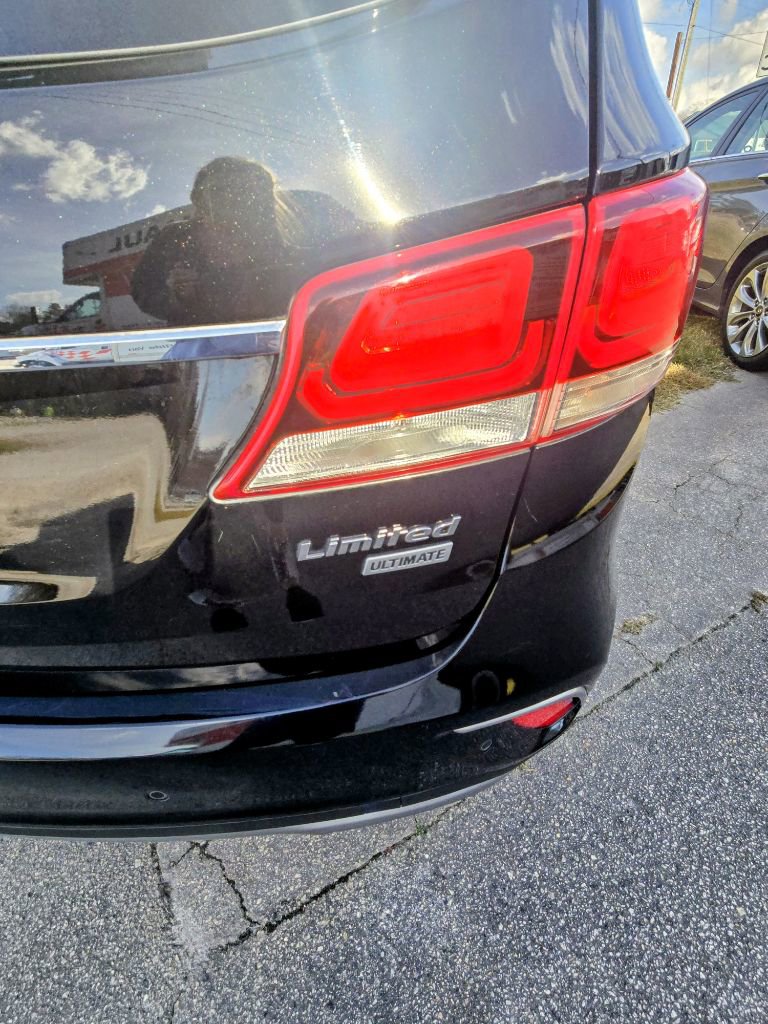 Used 2017 Hyundai Santa Fe Limited image 4