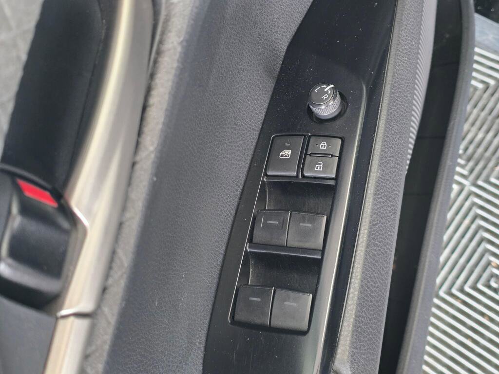 Used 2025 Toyota Camry XLE FWD image 21