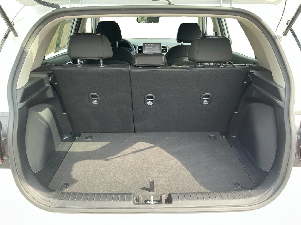Used 2025 Hyundai Venue SEL FWD image 14