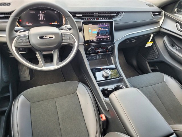 New 2025 Jeep Grand Cherokee Laredo image 10