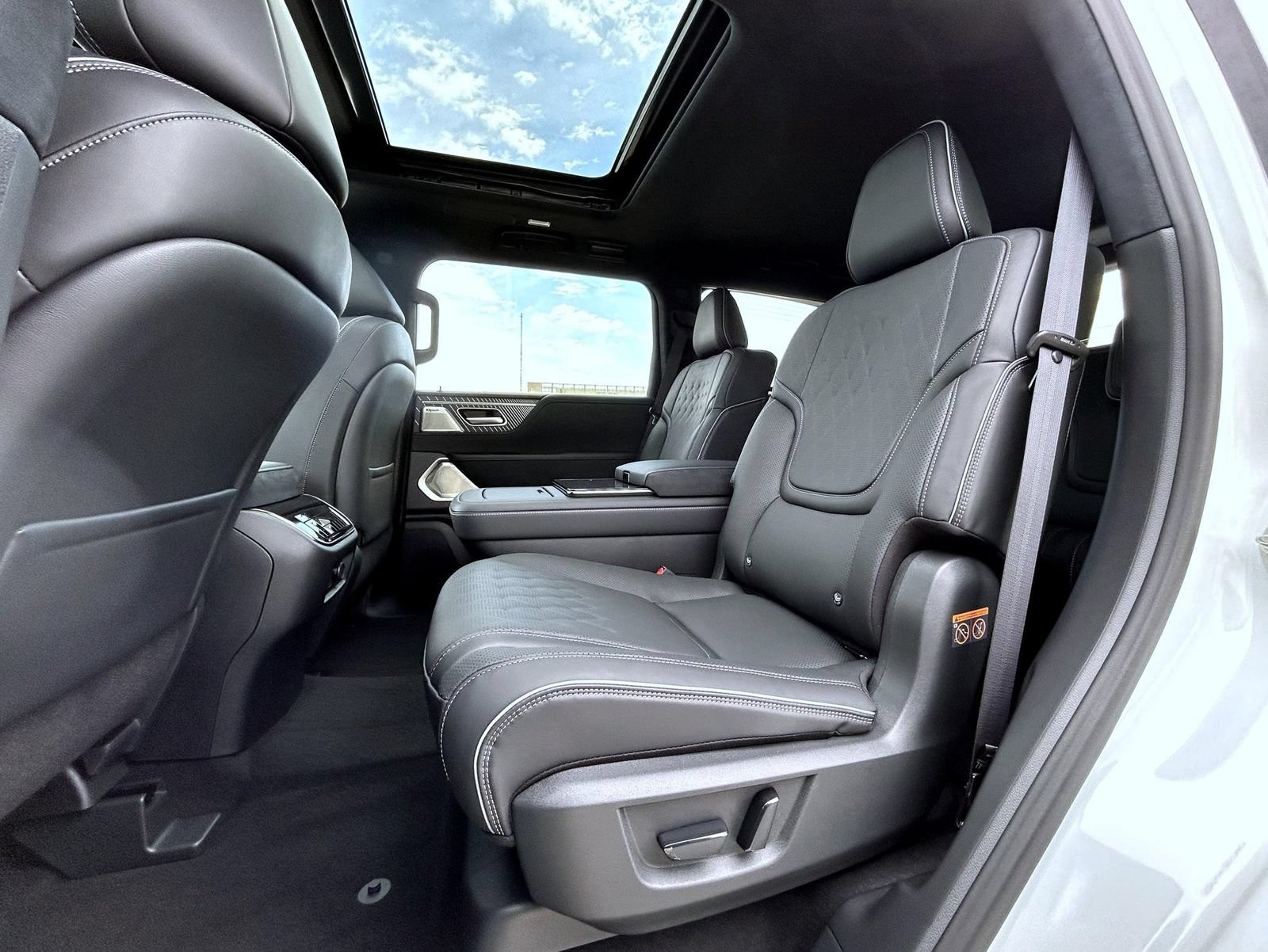 New 2026 INFINITI QX80 Autograph w/ Premium Cargo Package AWD/4WD image 21